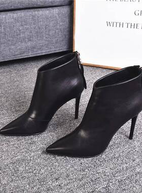 QVU~品牌专柜！欧货时尚尖头短靴秋冬爆款细跟韩版网红复古及踝靴