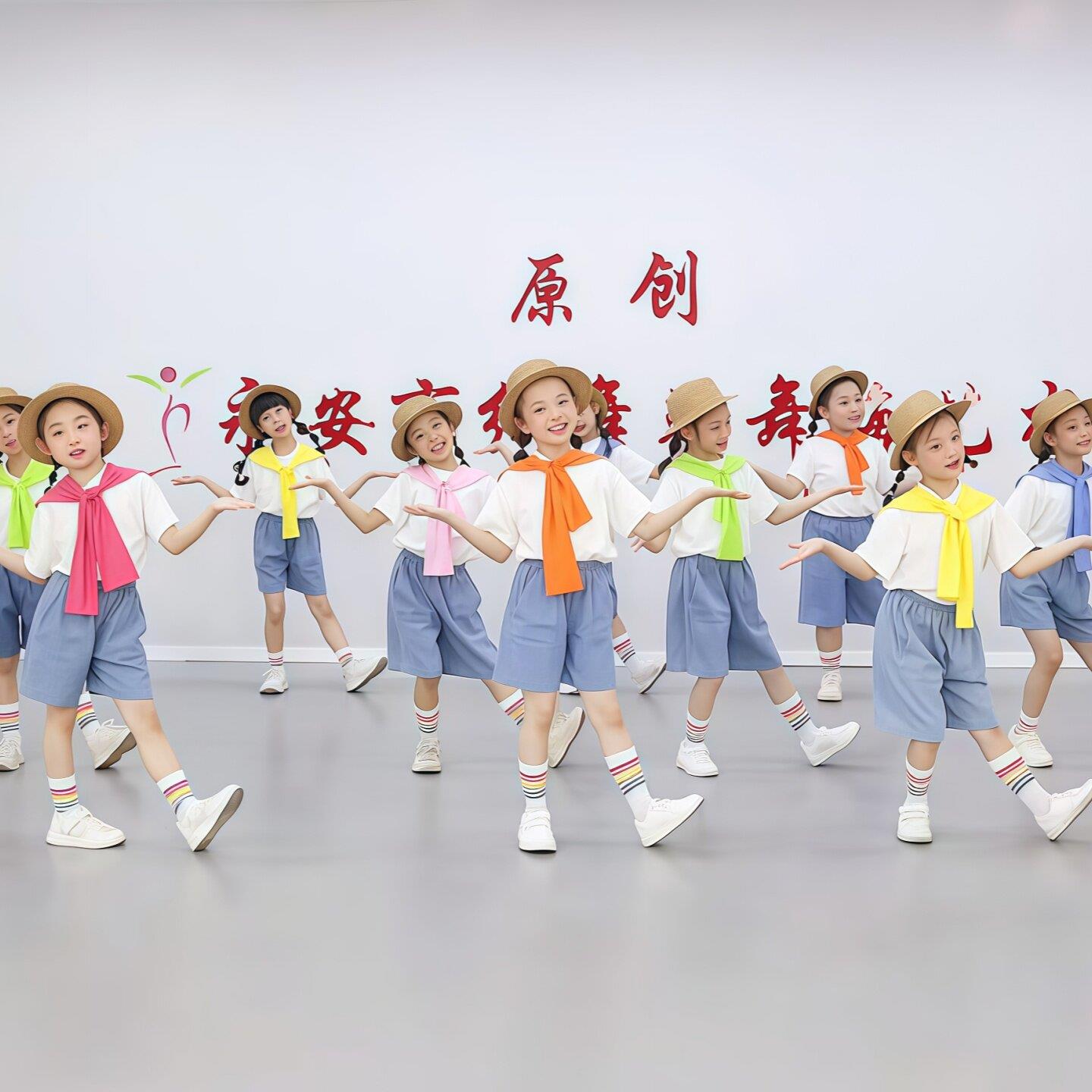 天舞蹈服幼儿园大班毕业演出服六一男女童团体表演服现代舞