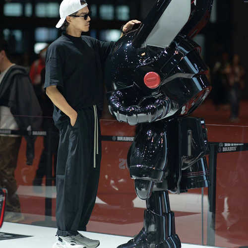 robbi兔酒吧巴阿斯顿太空家居落地红装饰马丁博斯雕塑开业月光网