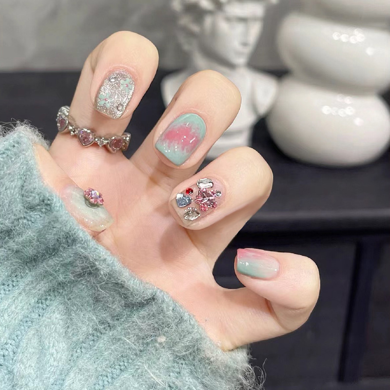 抖音流行穿戴甲短款彩色星星碎钻纯欲指甲贴片可拆卸美甲甲片