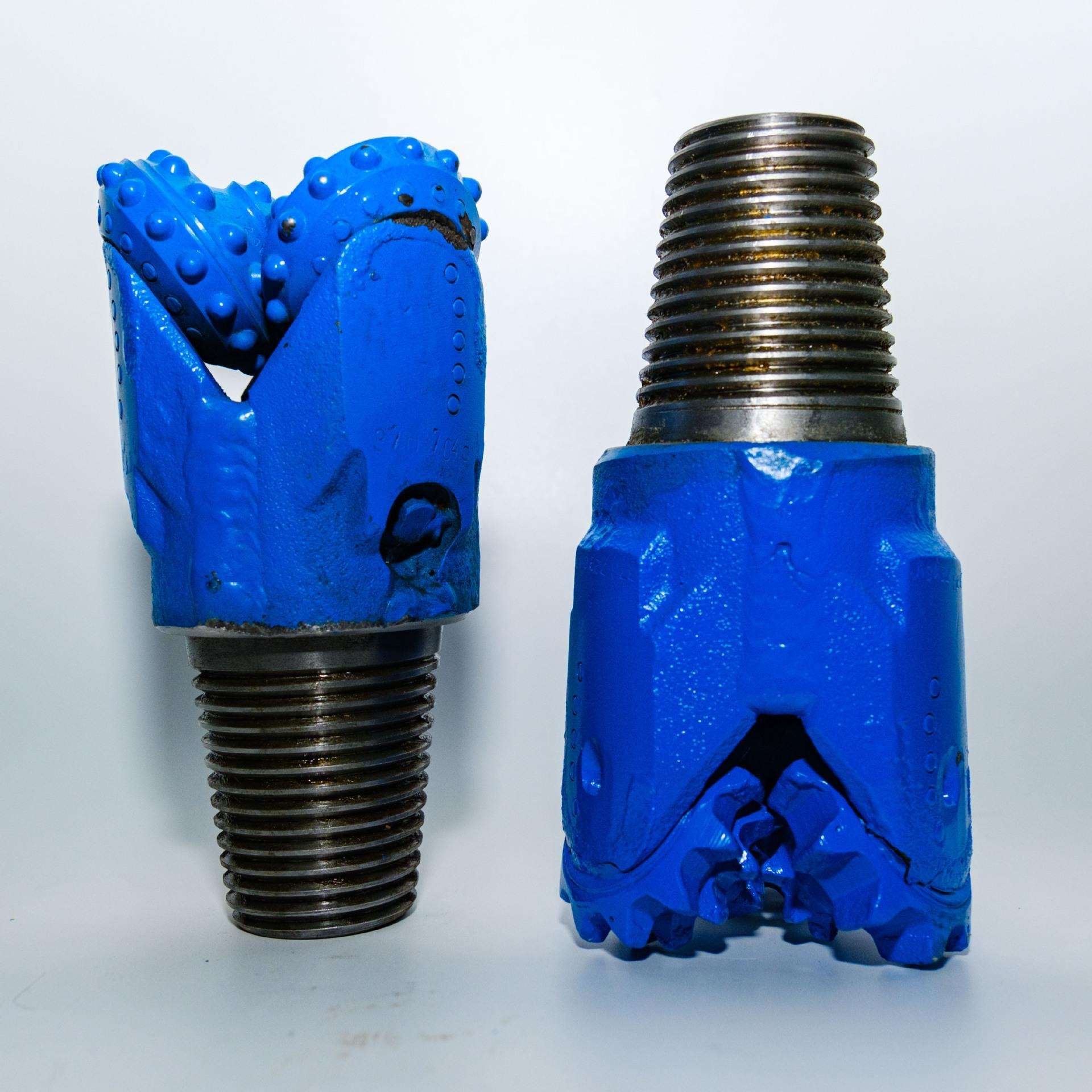 现货3 7/8'' 98.4mm 小直径镶齿钢齿三牙轮钻头中心喷嘴用于水井