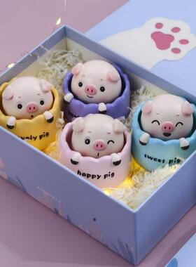 摇头小猪摆件办公桌面装饰解压情侣一对女朋友毕业礼物生日送老师