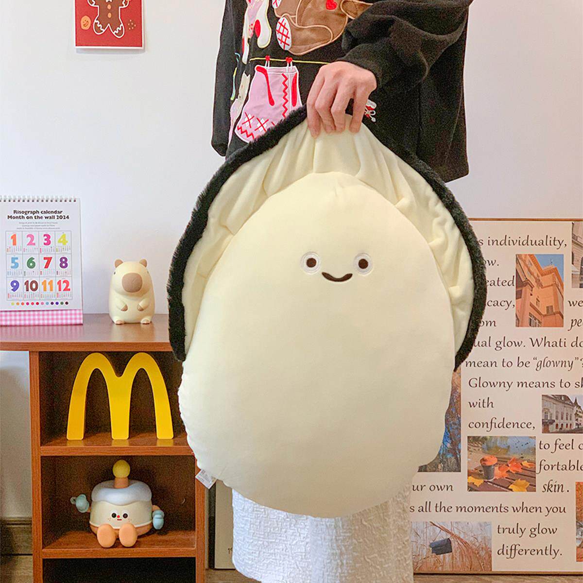给我看饿了!可爱生蚝抱枕靠枕仿真食物毛绒玩具沙发靠枕靠垫
