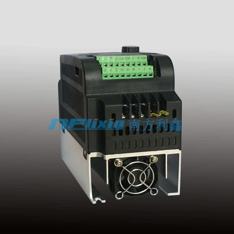 南方利鑫 2.2kw变频器 220v单相转三相变频调速器 高性能矢量变频