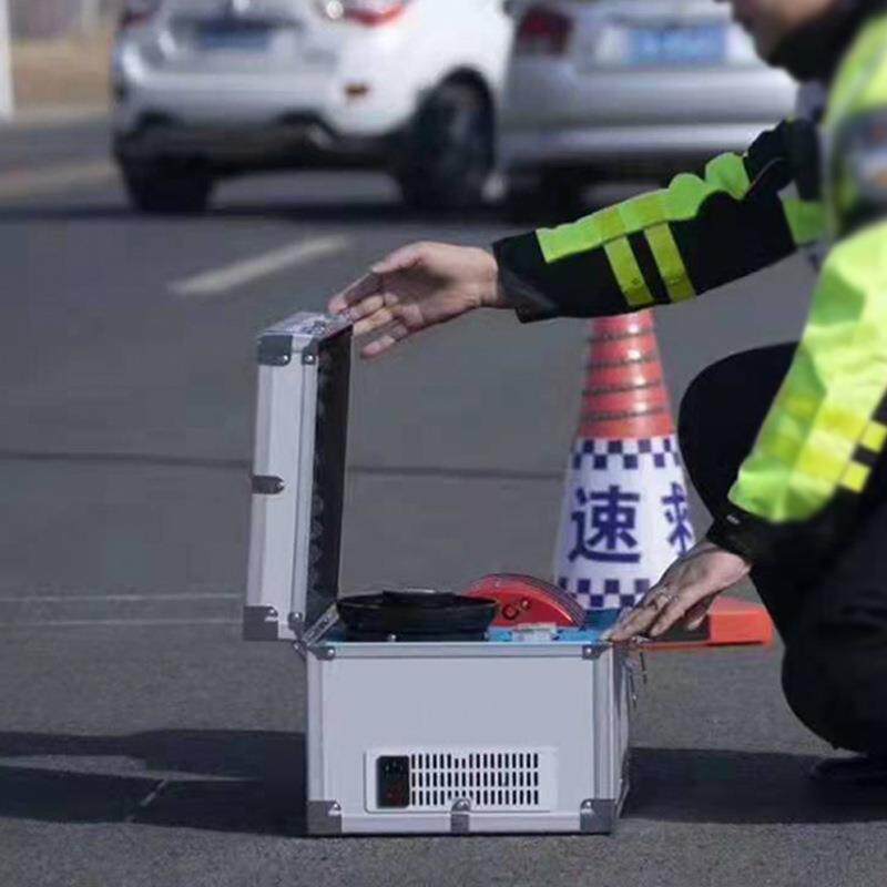 高速道路交通事故车辆防闯入报警系统便携款车辆闯入声光预警设备