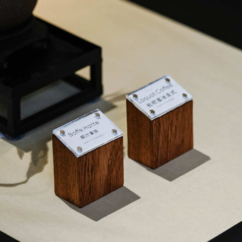 厂家直销实木商品标价牌高档亚克力磁吸产品价格展示立牌创意斜面