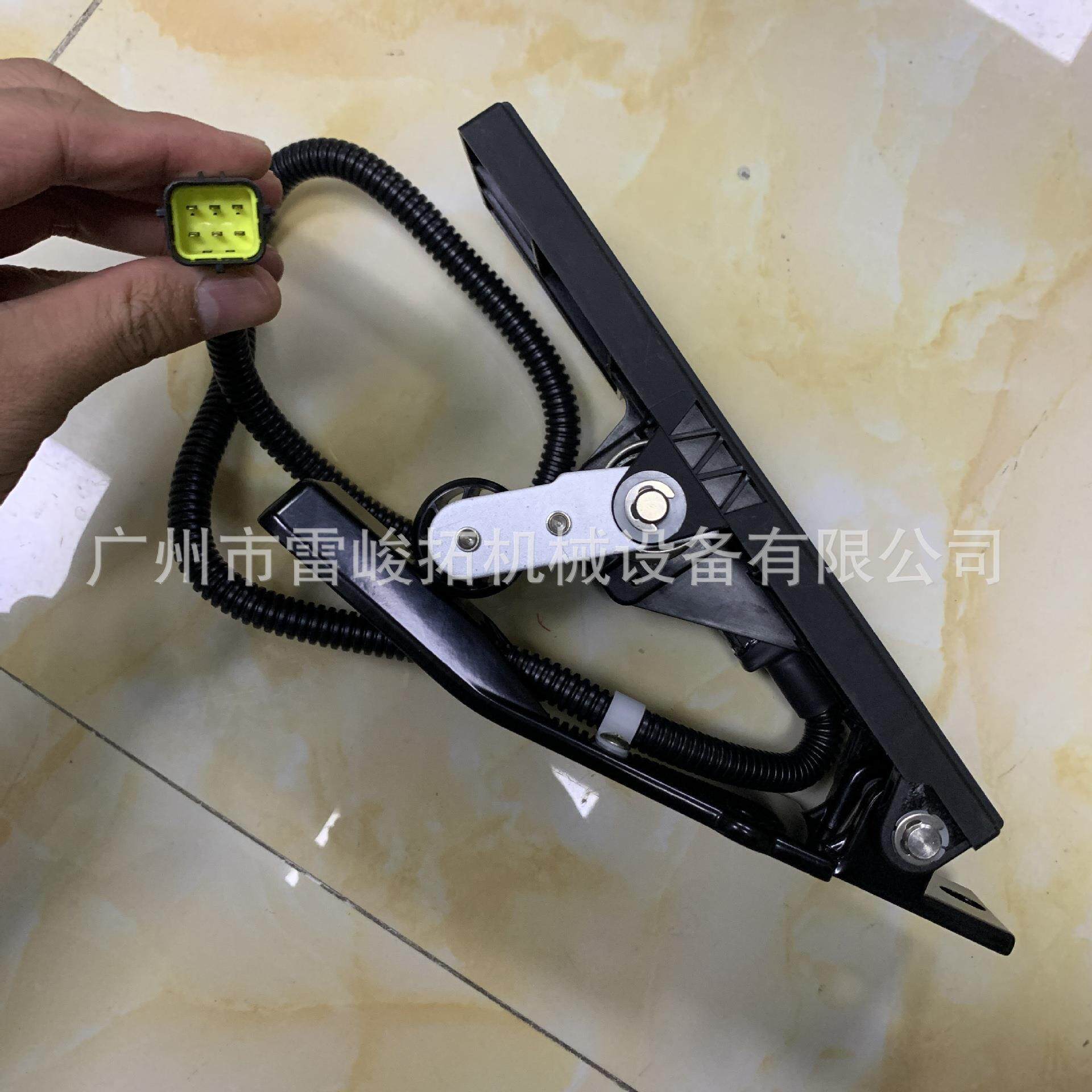 挖掘机装载机工程机械配件A229900008853电子油门踏板汽车吊用