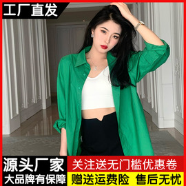 复古港风绿色衬衫女宽松设计感小众上衣男友风，高级感长袖衬衣春秋