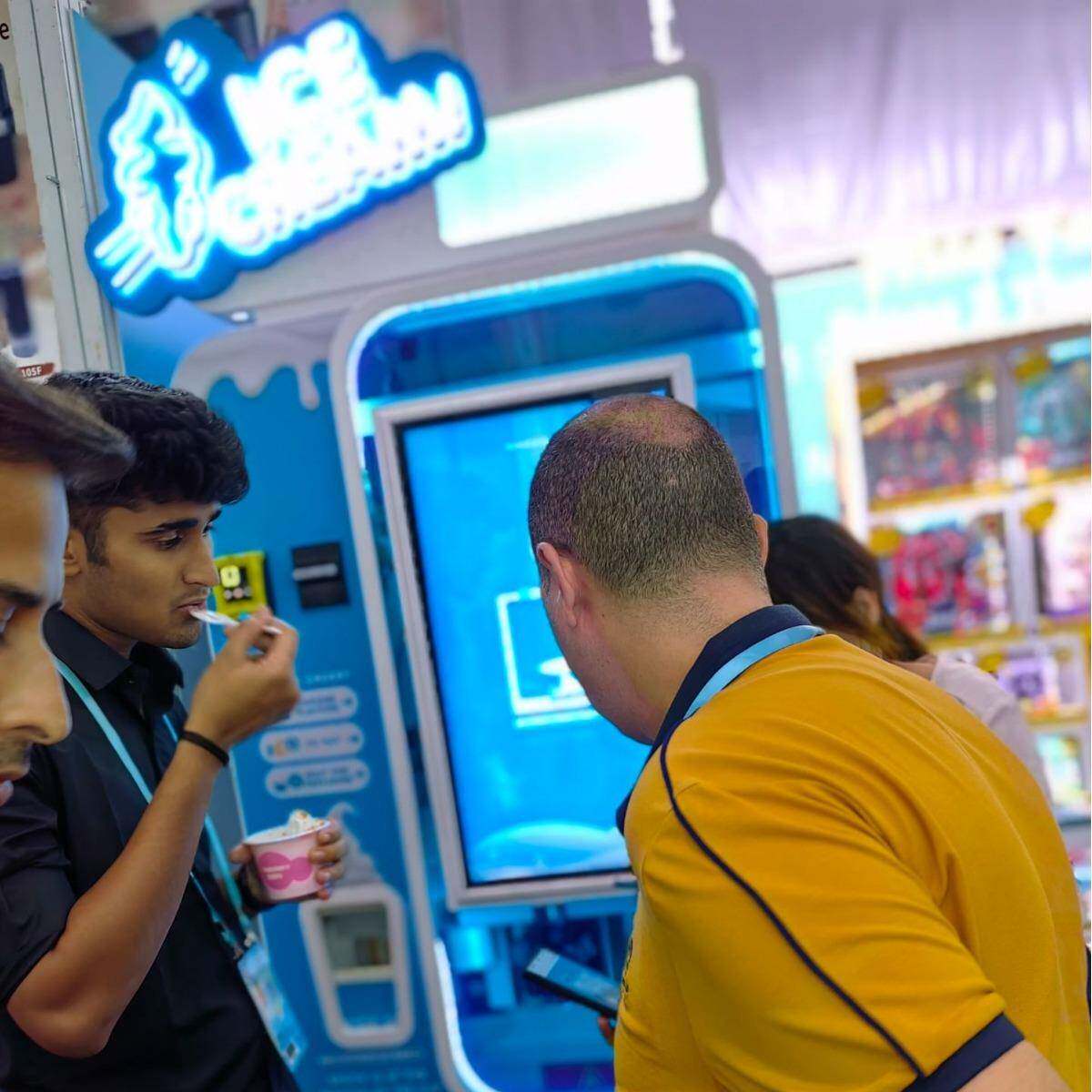 芝士冰淇淋机插电即营业商用设备可灵活移动机器