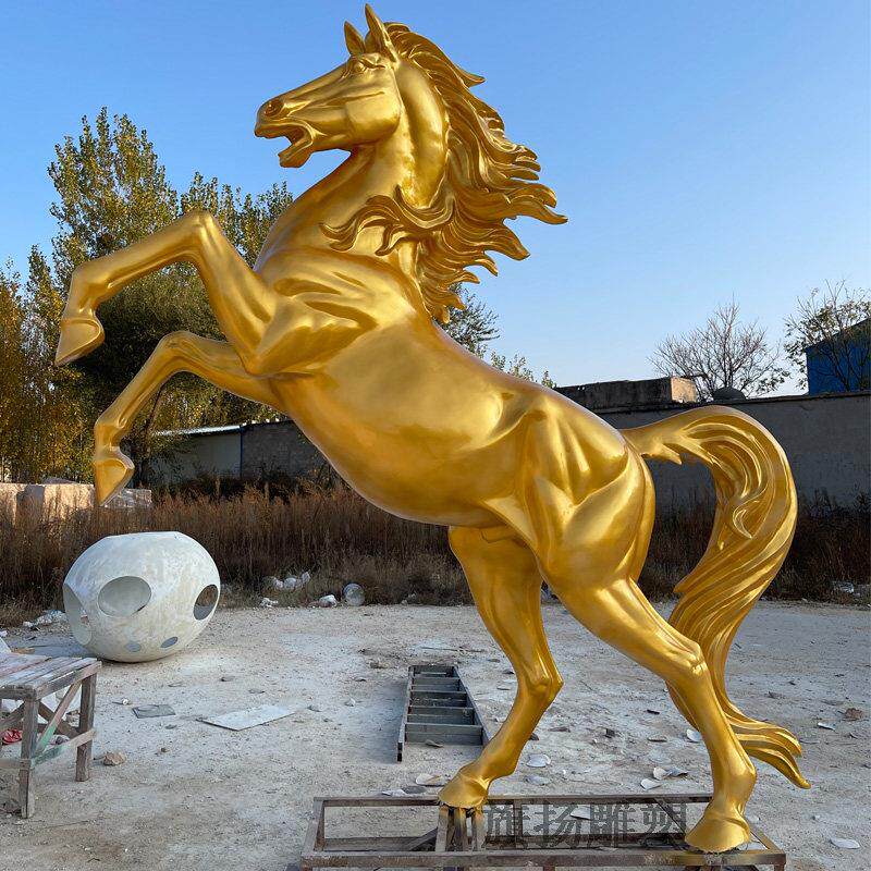 玻璃纤维马雕塑彷真彷铜金色飞马大骏白奔马动物不锈钢大型户外摆