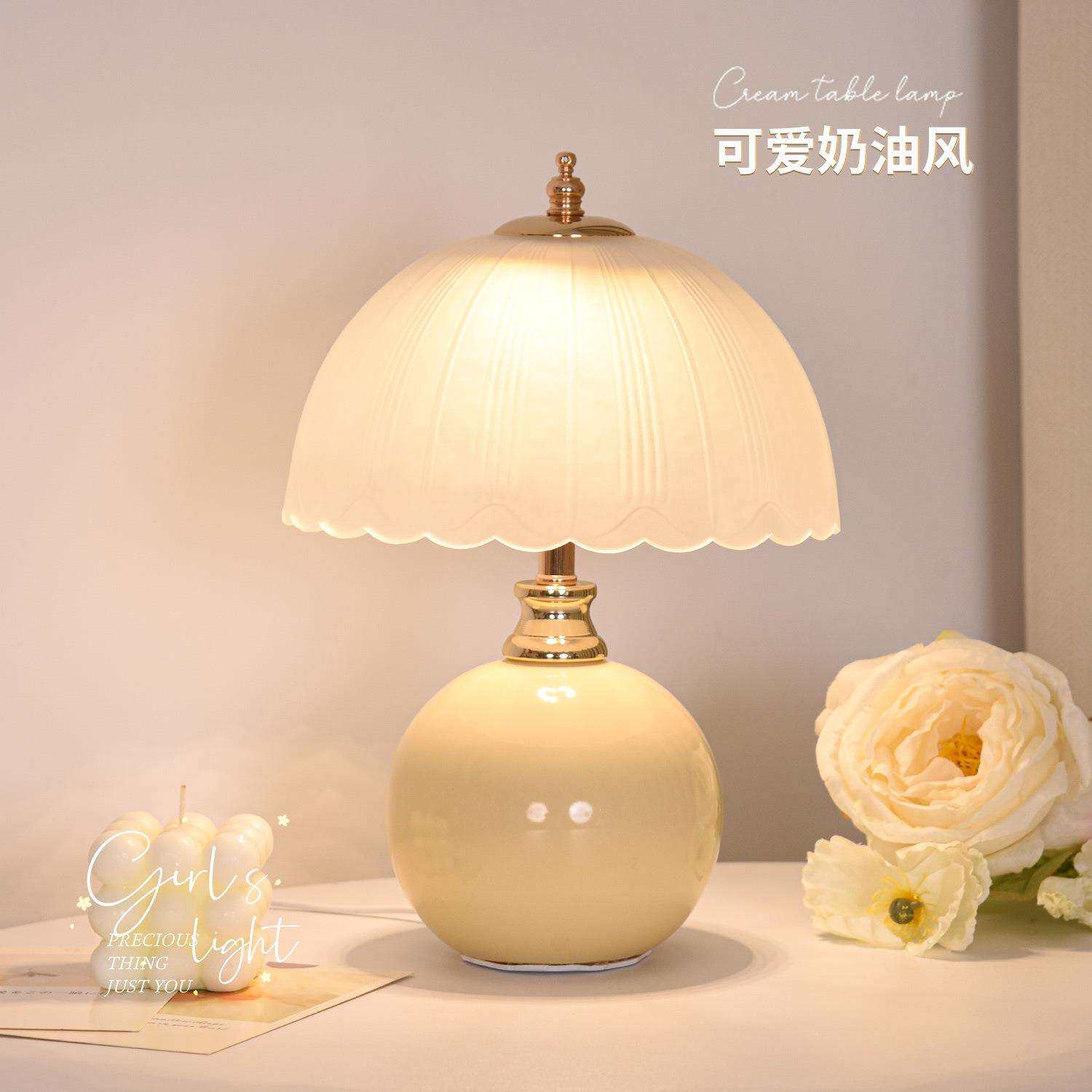 奶油风复古台灯卧室床头灯氛围感2026新款轻奢结婚长明小夜灯