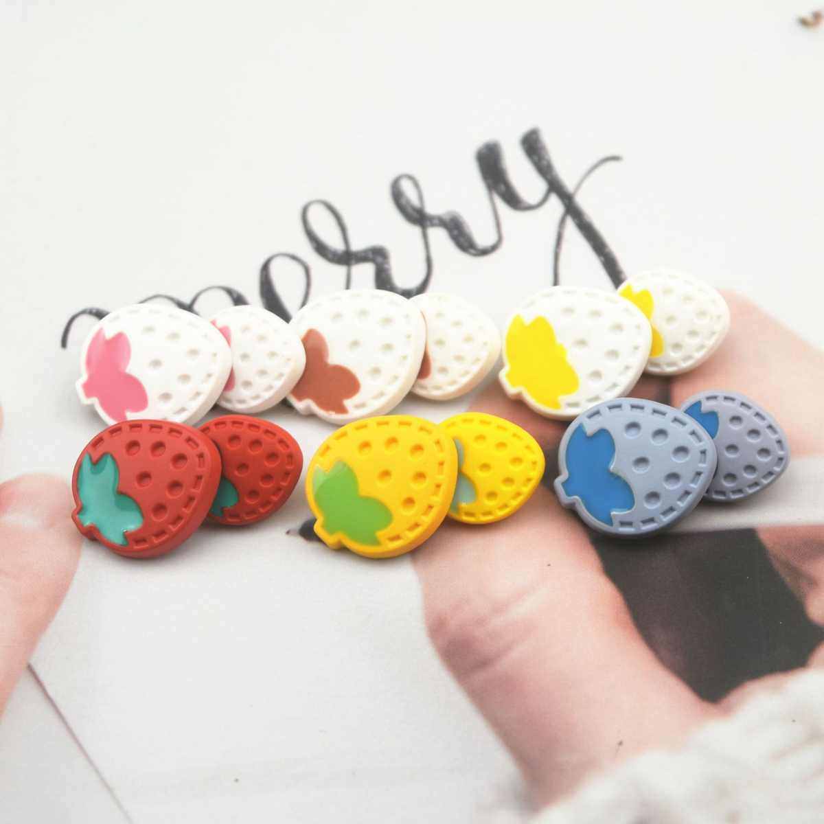 厂家批发塑料小雏菊钮扣DIY手制材料高脚手缝扣 彩色草莓儿童纽扣,纺织面料/辅料/配套,其他纺织辅料,淘宝优惠券,粉丝福利购,淘宝优惠卷