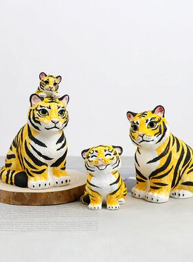 可爱老虎陶瓷摆饰创意装饰品招财办公室客厅桌面工位摆设生肖礼物