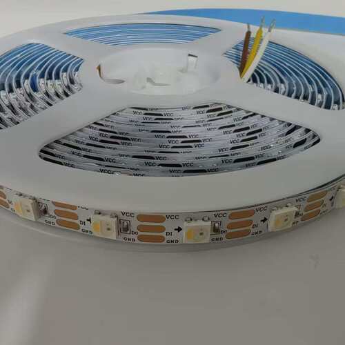 5V 8MM宽5050RGBW SK6812四合一幻彩灯带 内置四合一单点单控灯带