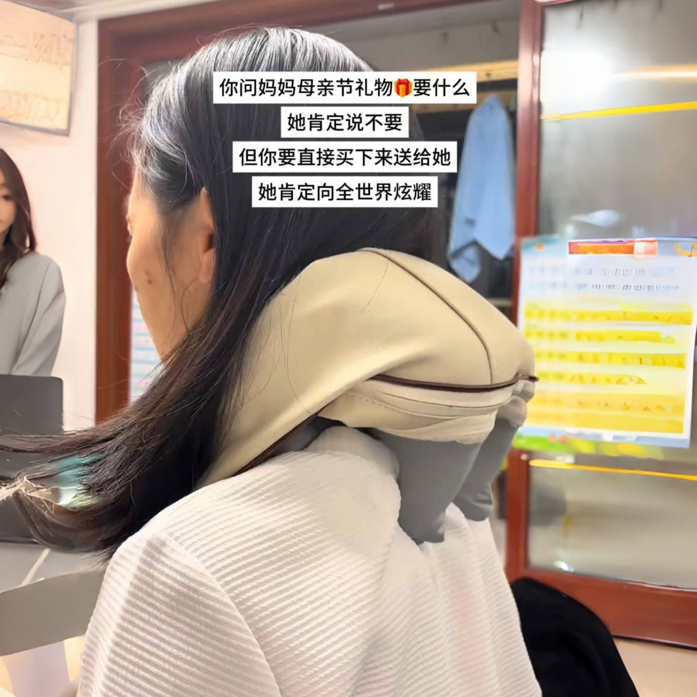 送妈妈按摩礼物仿人手斜方肌肩颈按摩器颈部夹揉捏加热敷按摩披肩