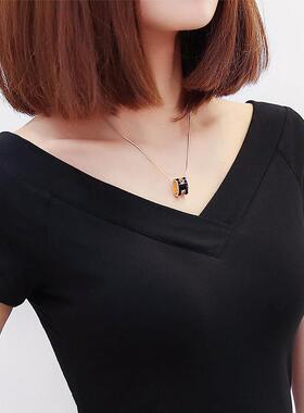 黑色V领短袖T恤女修身性感2025年夏季新款纯棉纯色百搭露背上衣女