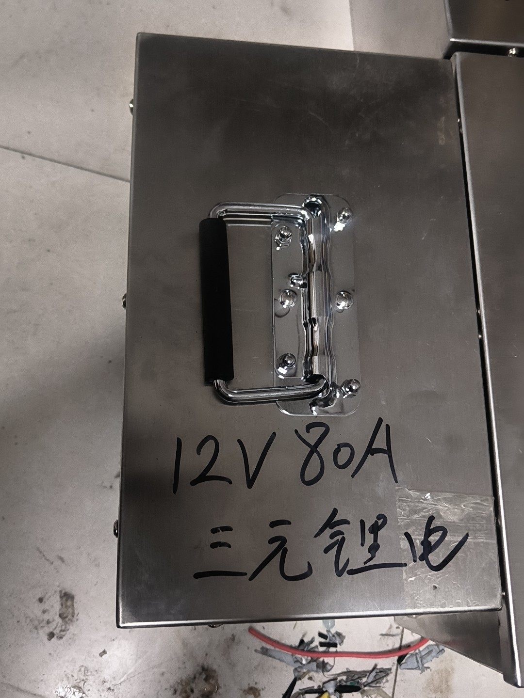 12V三元，12V铁锂。24v铁锂氙气灯，用个小电扇。柴暖户