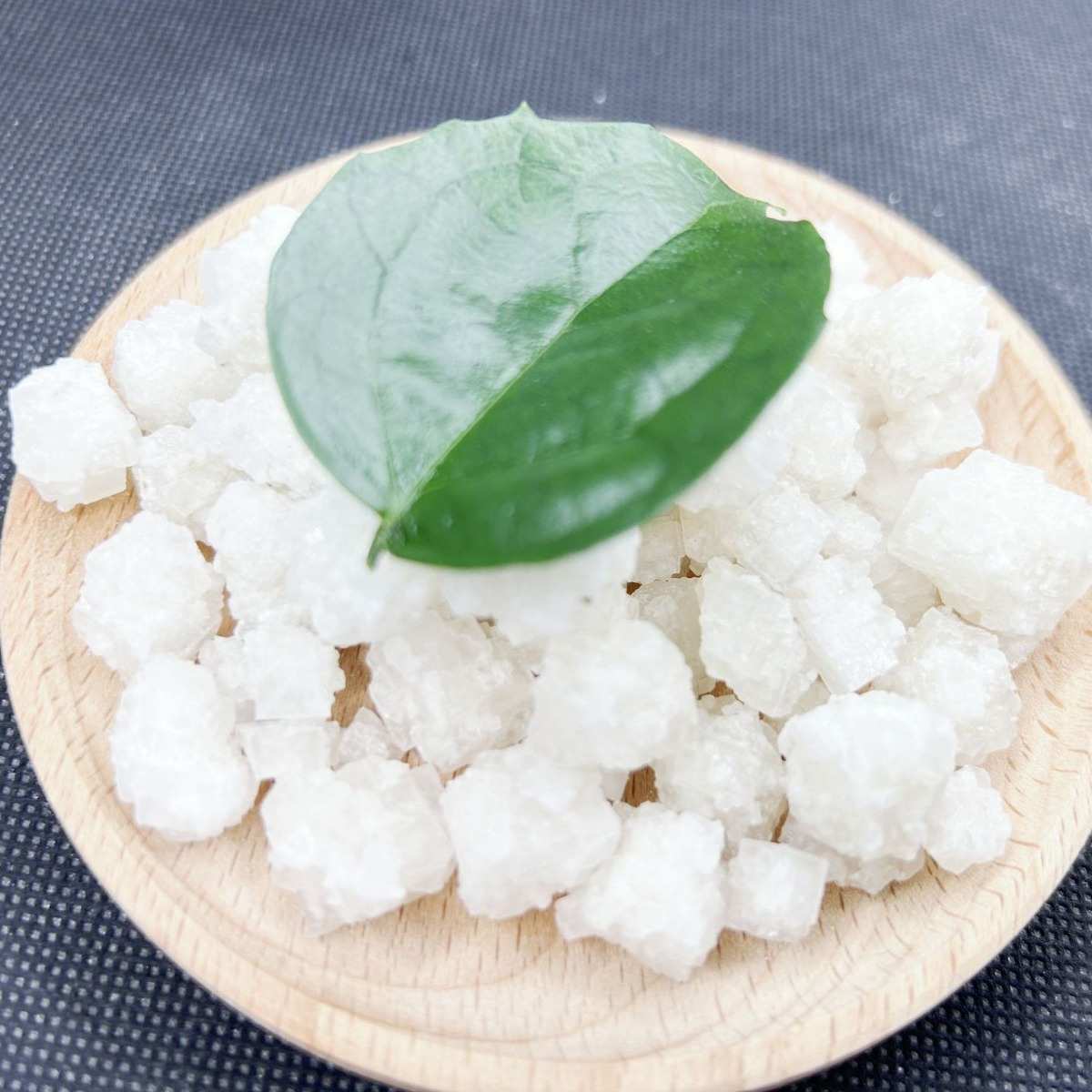 现货供应日晒盐大颗粒盐 软水热敷水处理鱼虾养殖用工业级大颗粒