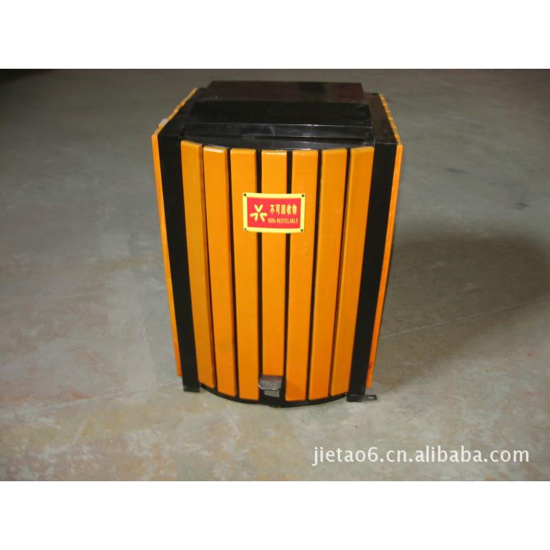 厂家脚踏式钢木垃圾桶 可按用户要求加装轮子 也可内配塑料桶