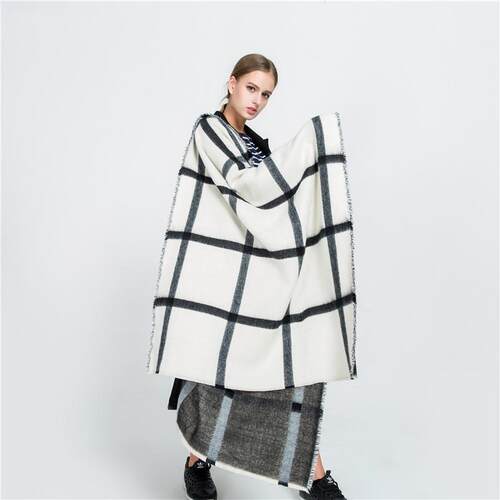 Black and white double-sided imitation beige checkered