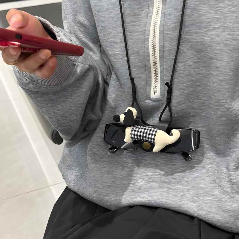 【正品旗舰店】出行搭子！2025新款小狗墨镜挂绳防脱落收纳挂脖太