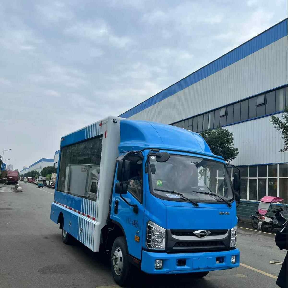 2025新款LED广告宣传车 10平方舞台LED大屏幕广告车车载多媒体宣