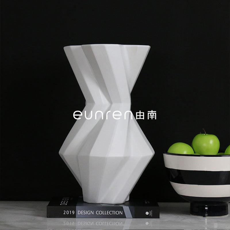 现代简约黑白折线叶纹花瓶树刺树脂大花器民宿酒店样板房简约摆件