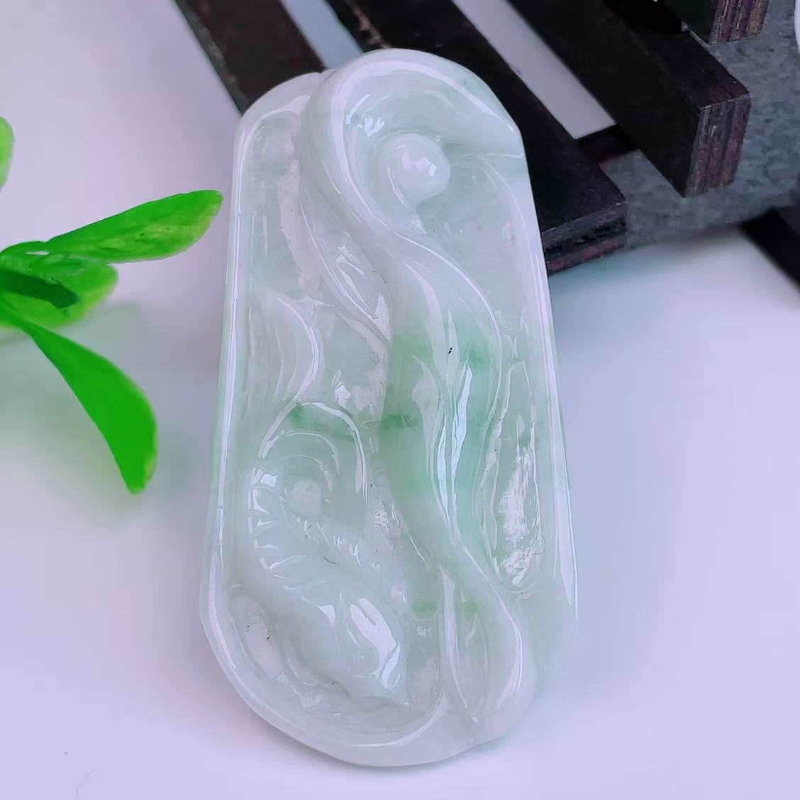 缅甸天然正品翡翠冰蓝满色飘绿高端精品闪拍荷花鱼玉石吊坠16.26g