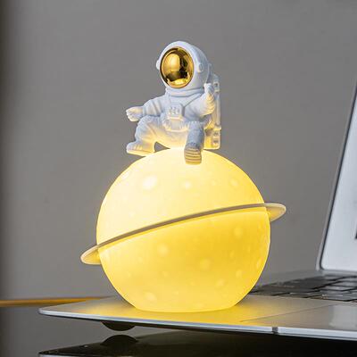 小夜灯太空人行星灯治愈系摆件发光装饰月球灯卧室床头礼物伴手礼