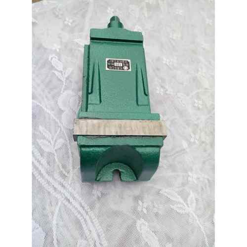 QH125机用平口钳台虎钳精密十字普通十字钳简易平口钳桌虎钳皆有