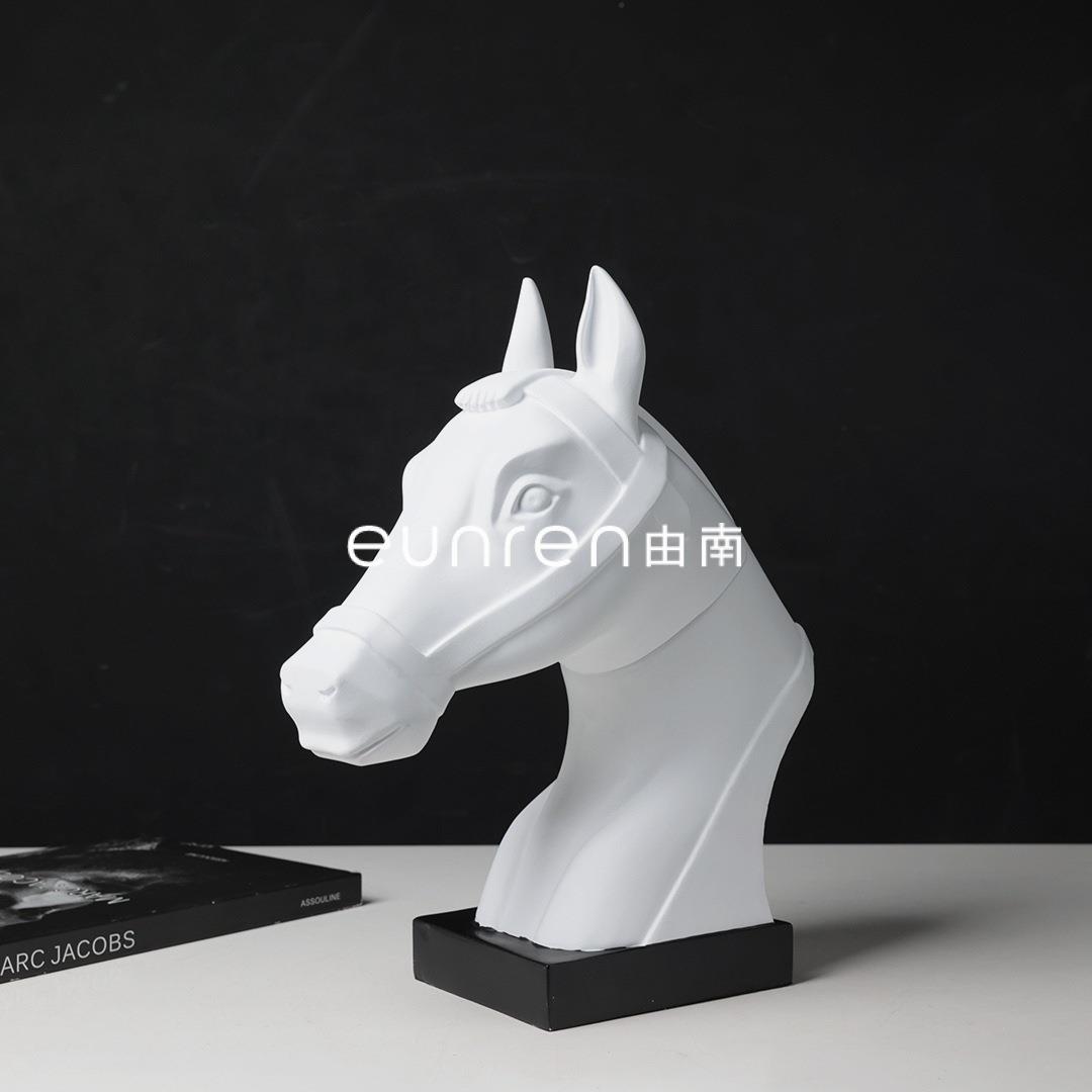 由南现代简约半身马头工艺品摆件客厅家居装饰桌面玄关树脂装饰品