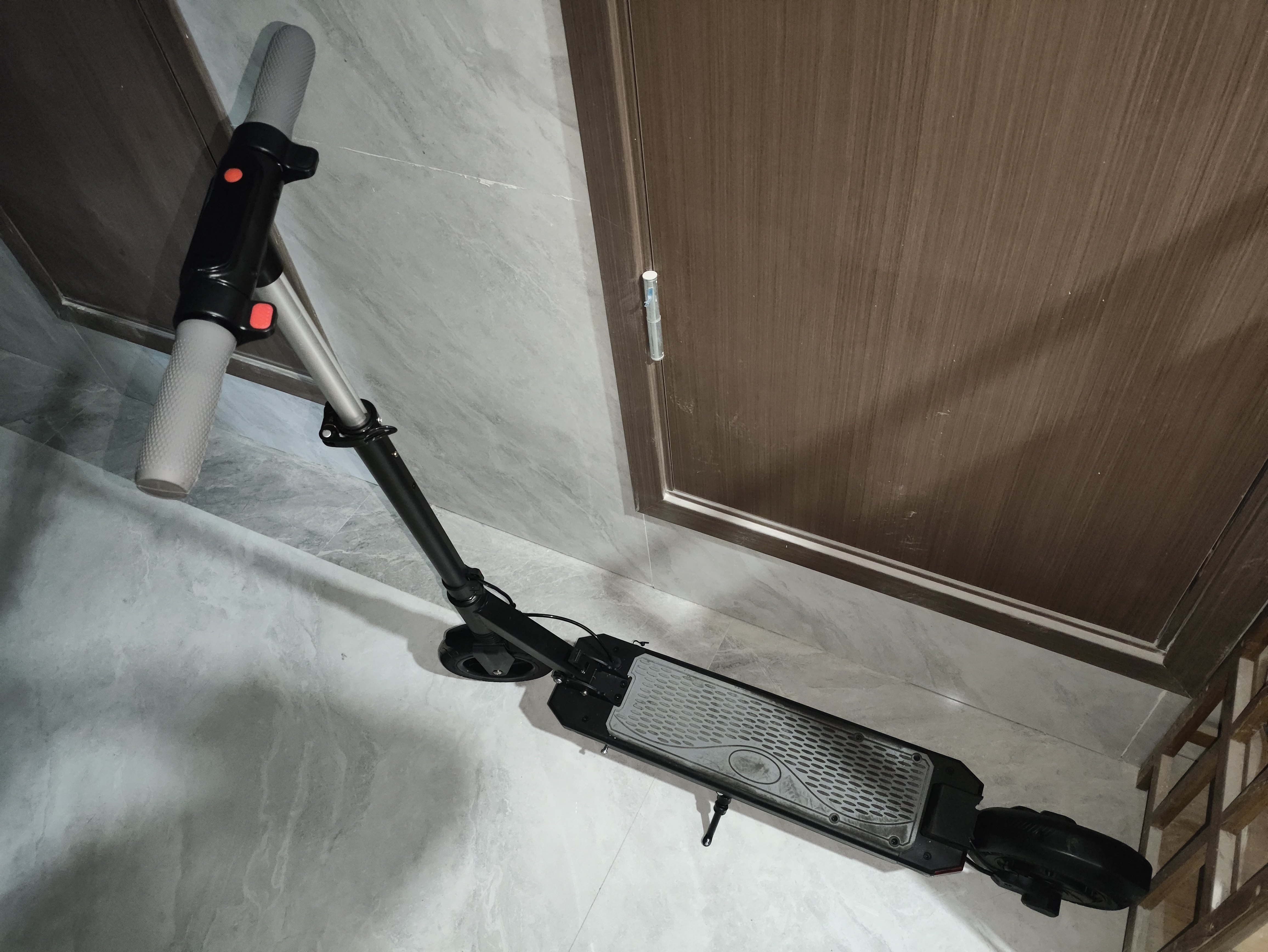 Электросамокат NEXTDRIVE X1/X3: Легкий, складной, с большим запасом хода и умным приложением. Идеален для городских поездок, студентов и офисных работников. photo review