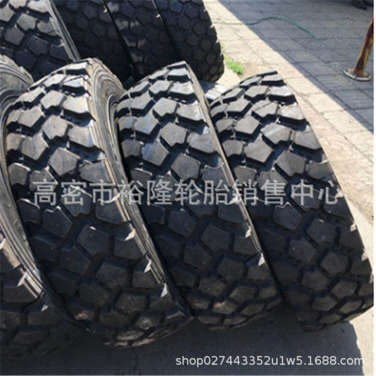销售305 335 365/80R20装甲轮胎载重汽车轮胎14.