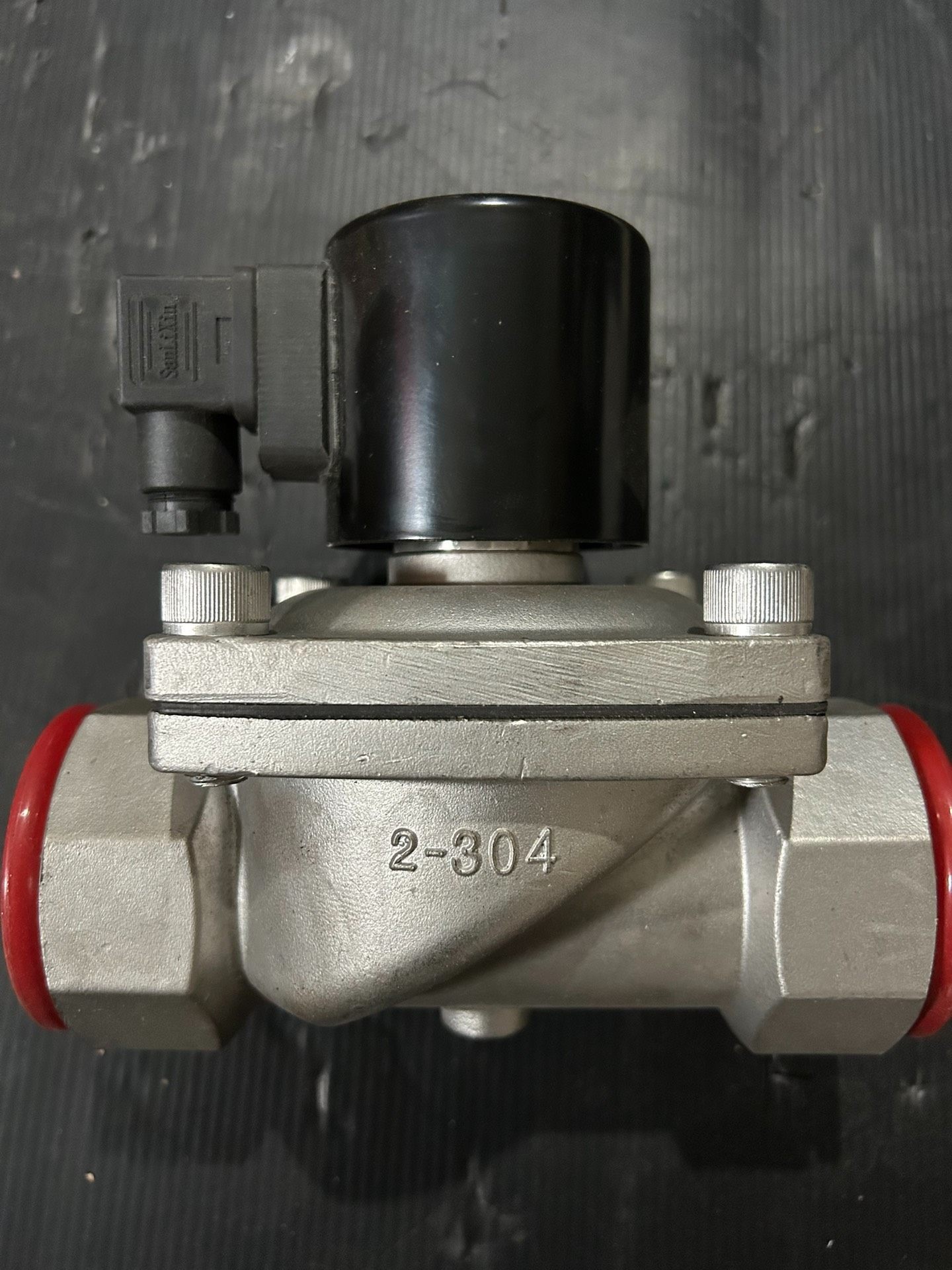 全新电磁阀成色如图，没有用过A08-6101AC220V