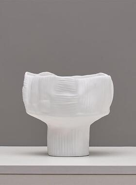 新款直销简约现代北欧条纹高脚大口树脂花瓶花器软装样板间售楼部