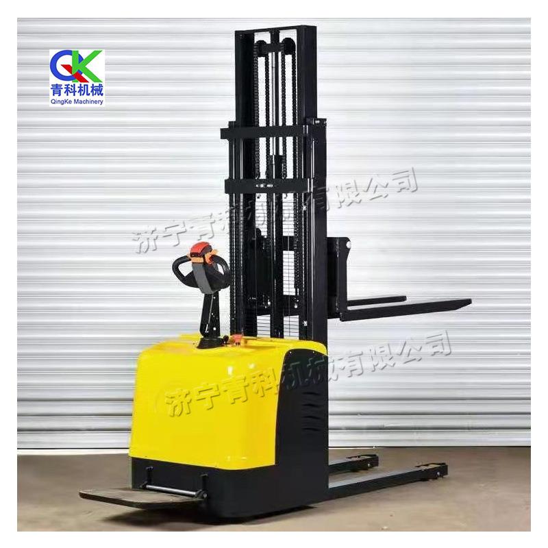 小型板电动升降堆高车工厂货物装卸电动搬运车1.5T便携式电瓶叉车