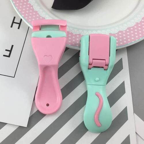 Eyelash Curler Plastic Hand-held Portable Eyelash Curler Eas