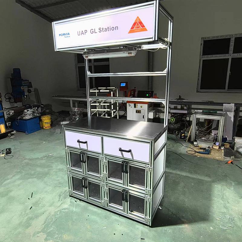 新能源汽车制造车间铝型材车间工作台存放电脑工作站