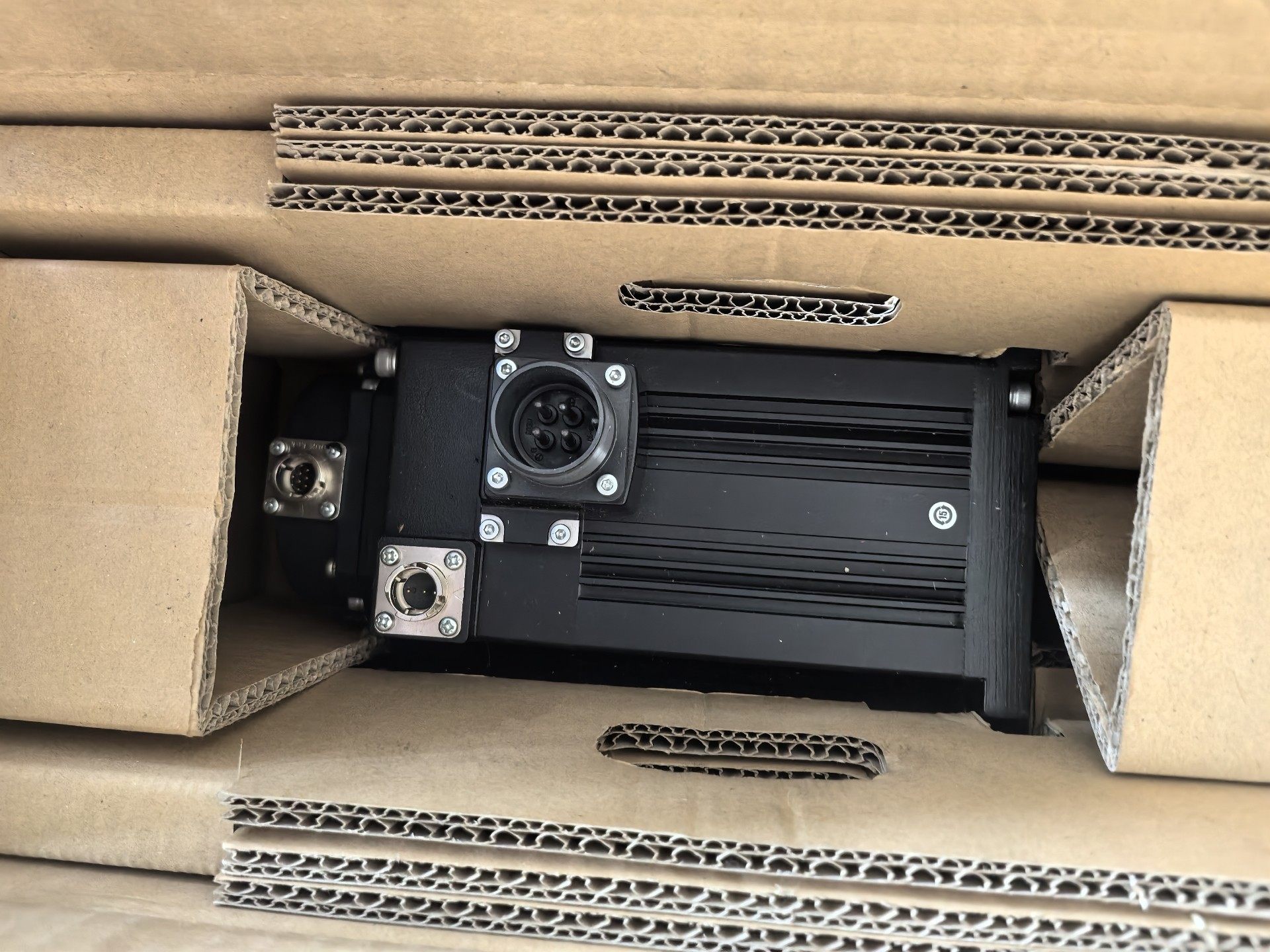 三菱伺服电机HF224BS，全新原装带包装，实物拍摄，私聊议