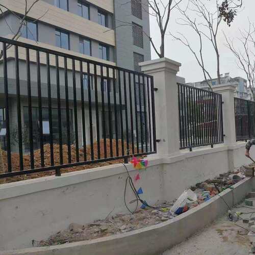 新款直销小区别墅围墙护栏工厂护栏工程院学校围栏