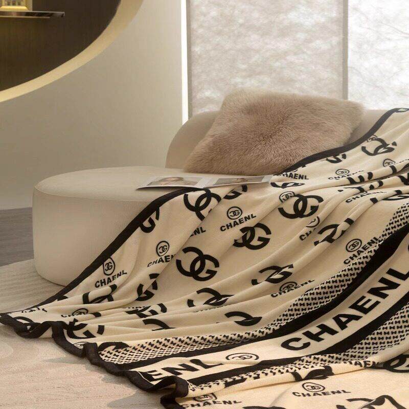 轻奢高级感小香风沙发午休毯子春秋经典单人双人毛毯多功能绒盖毯