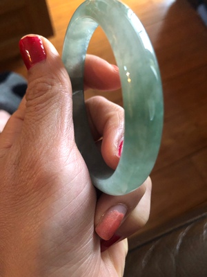 豪8印象S2翡翠手镯怎么样评判质量差有依据吗？