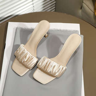 法式 高跟鞋 温柔气质绸缎布面米色细跟一字拖 拖女夏季 仙女风凉鞋