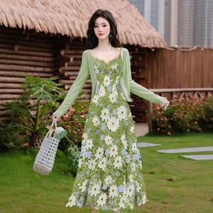 2025夏天巨好看的掐腰绿色蕾丝吊带洋装绝美海边度假沙滩长裙子