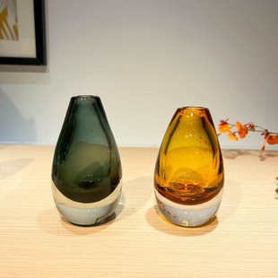 现代轻奢风高级感水滴形状花瓶琉璃小口径样板房梳妆台香薰插花器