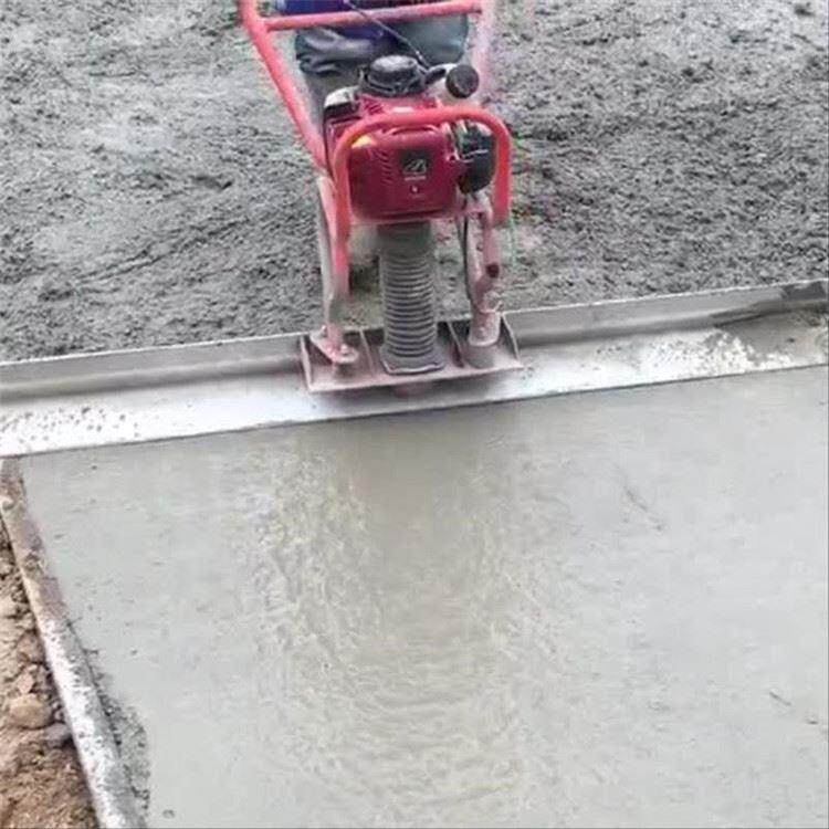 混凝土路面震动尺 手扶式汽油振动尺 建筑修路混凝土摊铺整平机