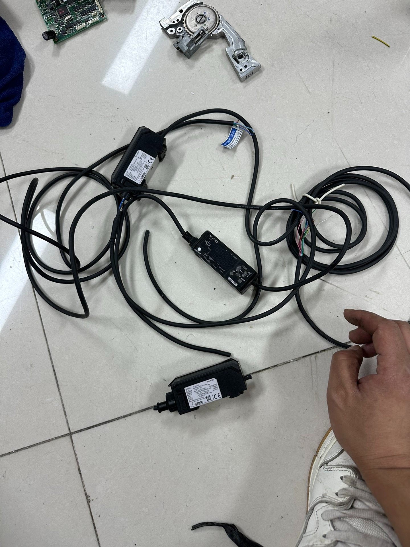 基恩士KEYENCE基恩士SK-1000有3个有根线短，sk