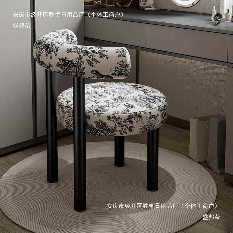 化妆椅女生卧室现代梳妆台椅子餐椅轻奢复古风主卧美甲化妆凳