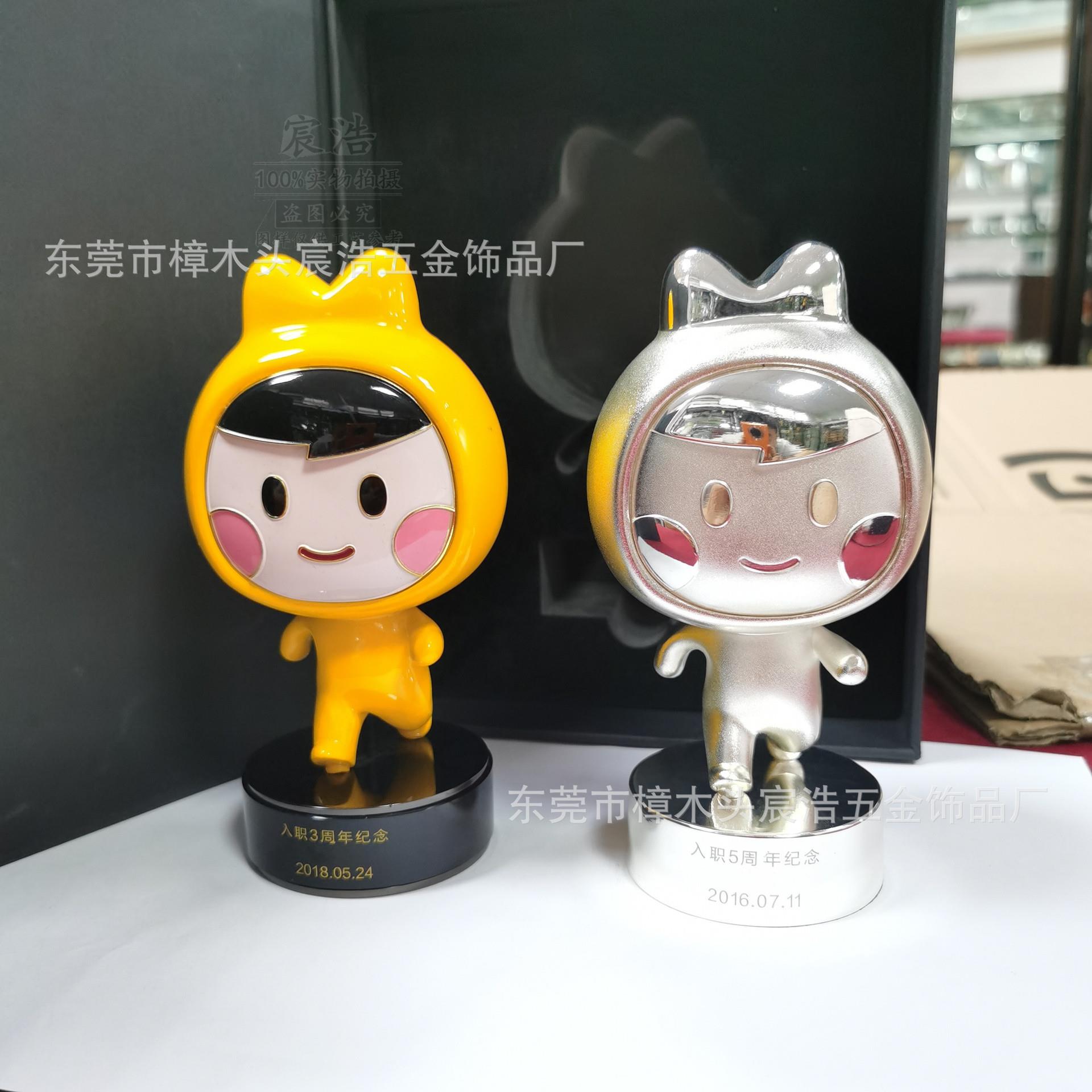金属浮雕立体卡通公仔摆件锌合金周年庆创意金属礼品公仔工艺品