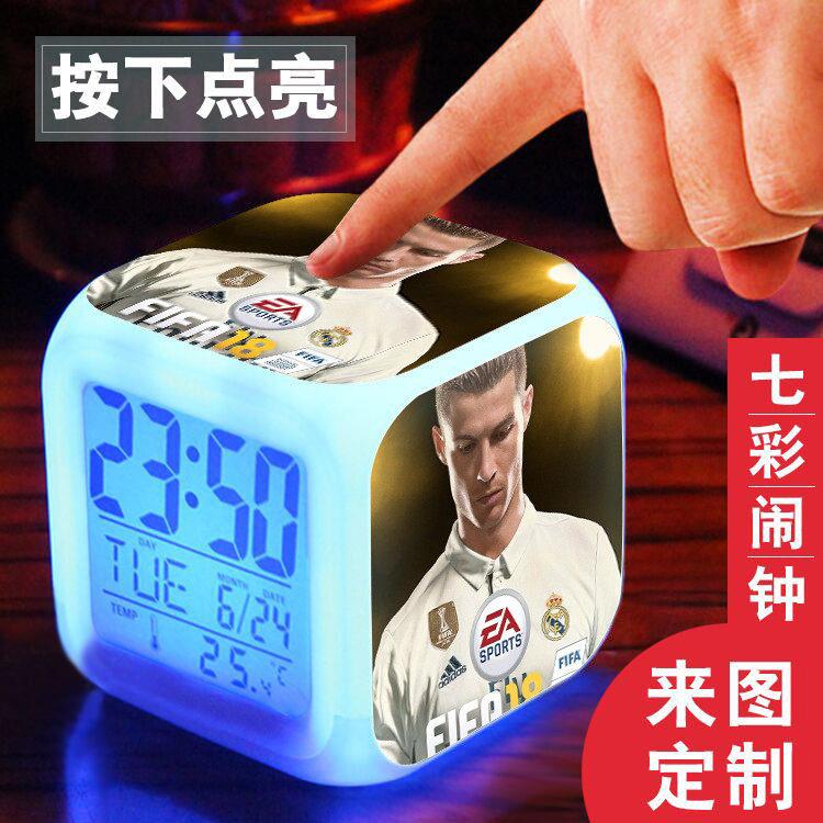世界杯礼物纪念品球迷足球C罗周边定制发光小夜灯闹钟桌面装饰品